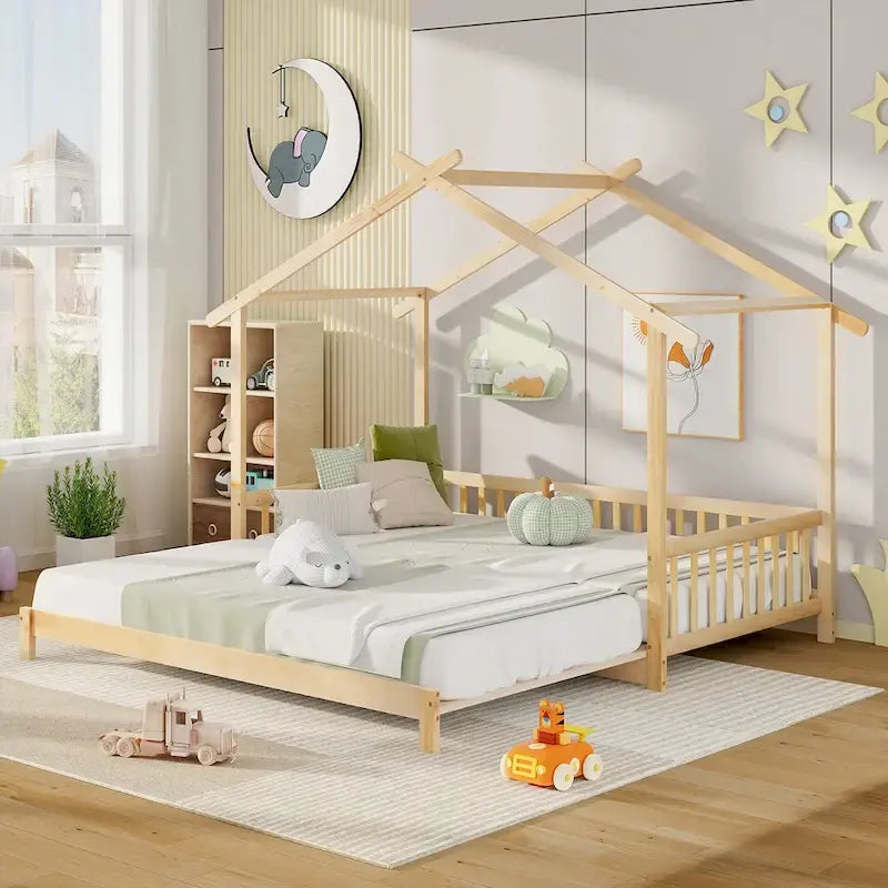 Le lit cabane en bois peut être transformé d'un lit simple en un canapé-lit king-size, avec des barrières de sécurité et des éléments décoratifs.