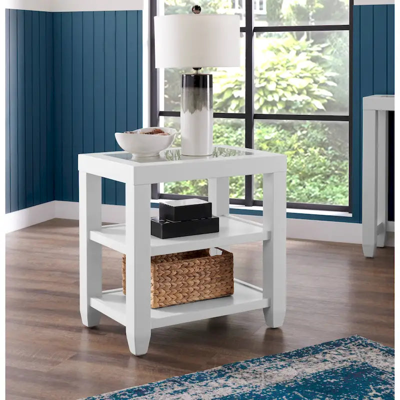 Table d'appoint de 40 cm de large avec plateau en bois et verre, dotée d'étagères.