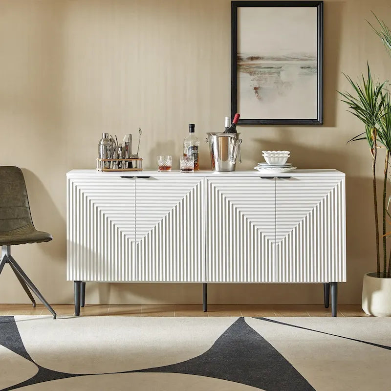 Buffet moderne de 160 cm de large à quatre portes, avec range-bouteilles et pieds en métal.