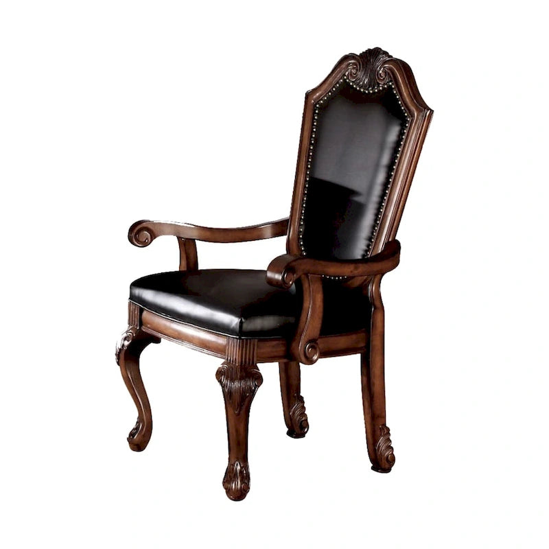 Fauteuils (lot de deux), en polyuréthane noir et bois de cerisier.