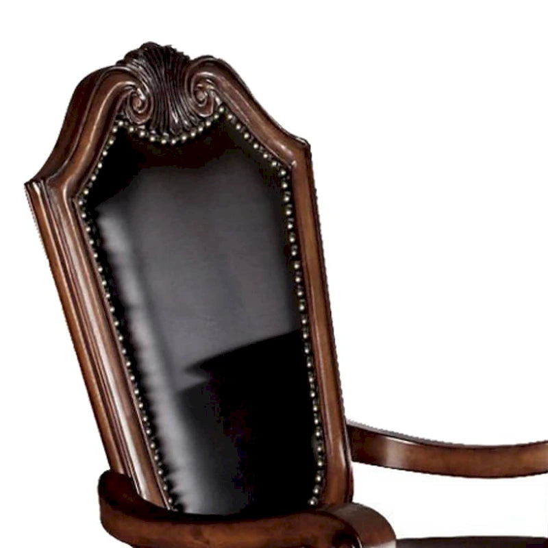 Fauteuils (lot de deux), en polyuréthane noir et bois de cerisier.