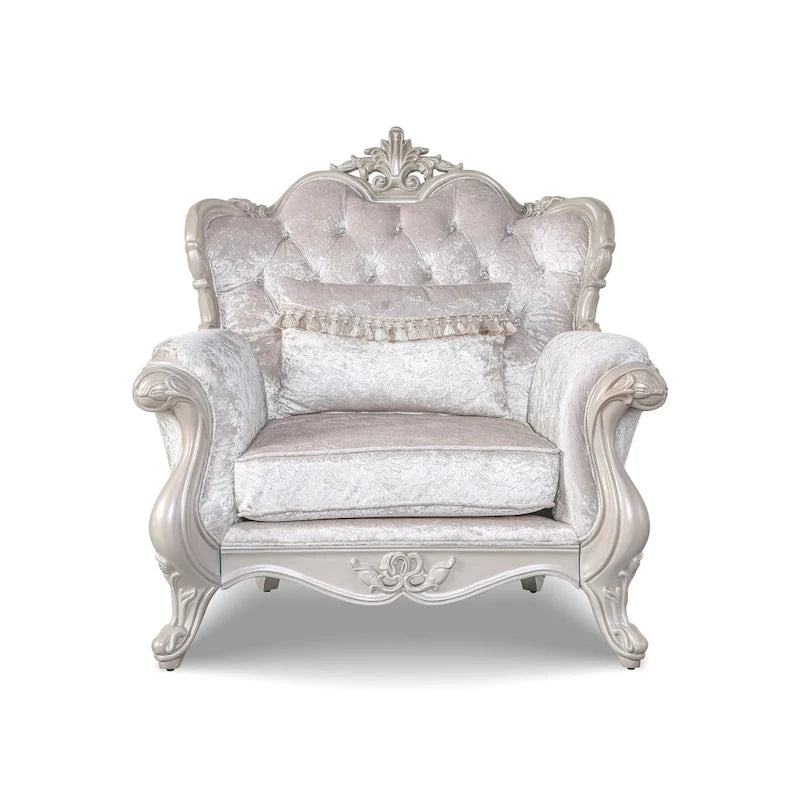 Canapé traditionnel avec dossier capitonné et coussins décoratifs.